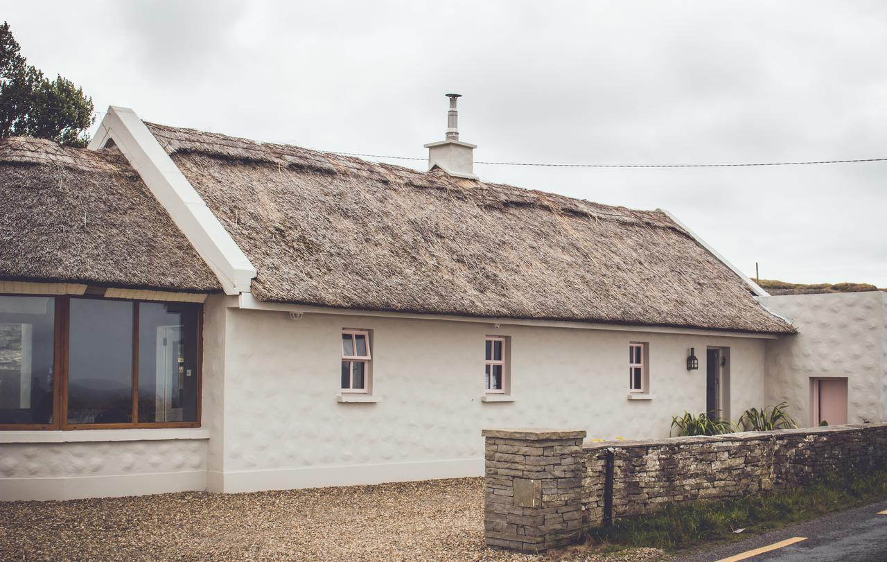 Storytellers Cottage Ballycotteen エクステリア 写真