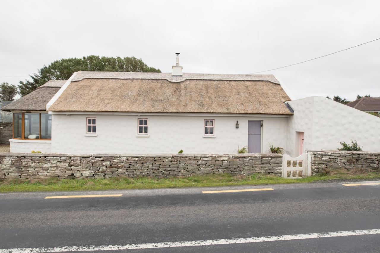 Storytellers Cottage Ballycotteen エクステリア 写真