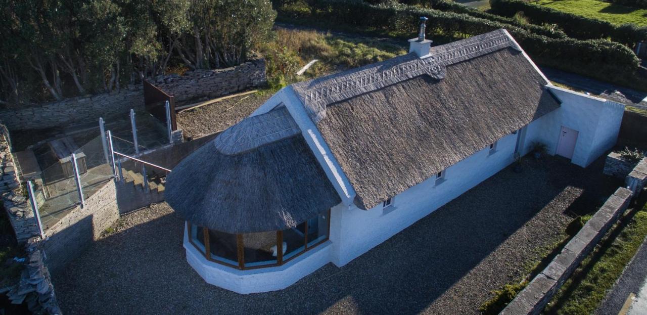 Storytellers Cottage Ballycotteen エクステリア 写真
