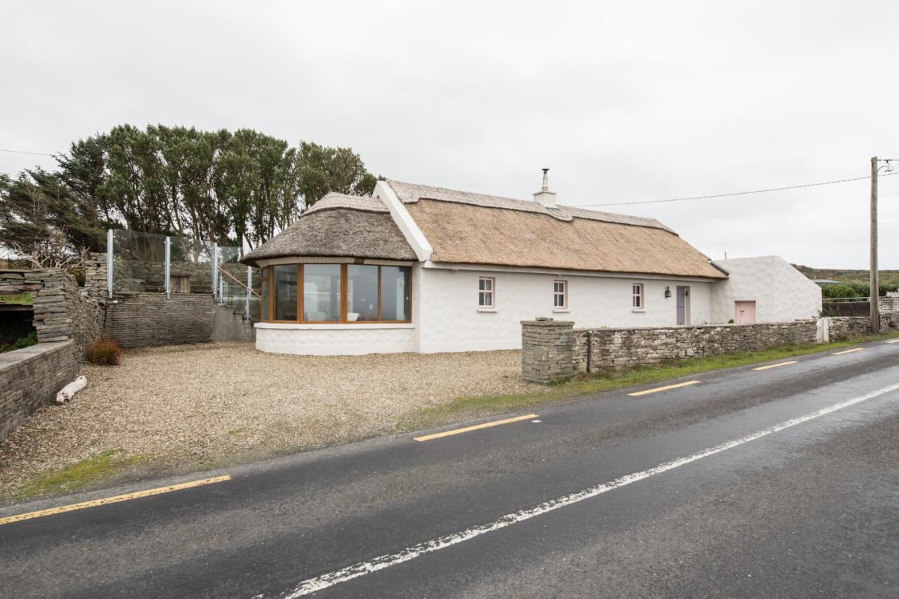 Storytellers Cottage Ballycotteen エクステリア 写真